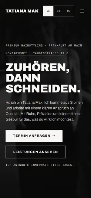 Dieselbe Seite auf dem Handy: Überschrift, Text und Knöpfe untereinander.